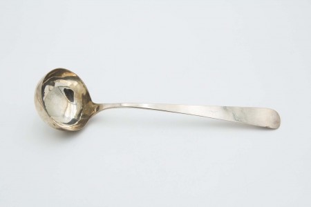 Concha de sopa em prata lisa com cabo a expedir